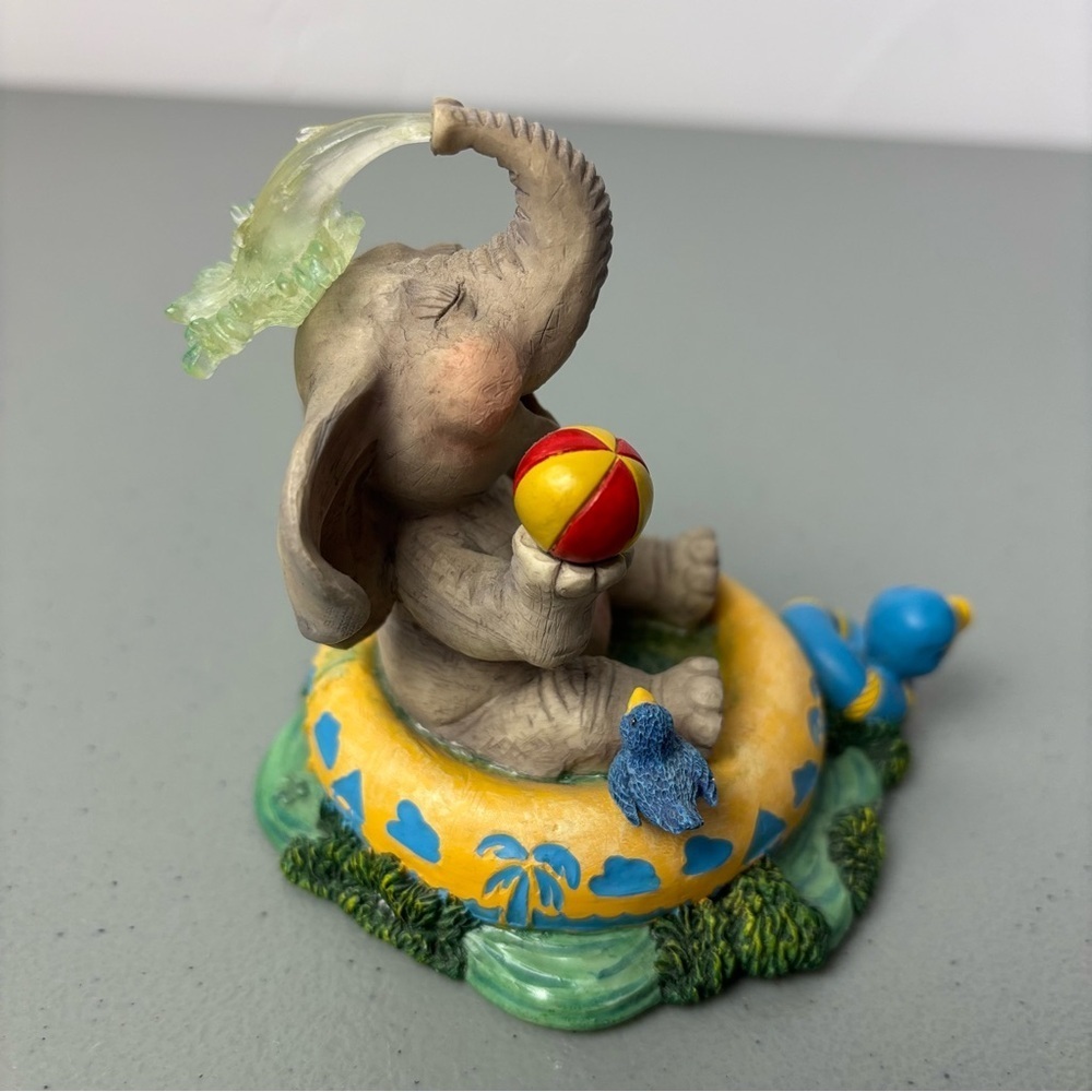 Elephant Figurine Having a Ball Peanut Pals VTG 1996 Tom Newsom Waterplay Frog - Picture 2 of 8